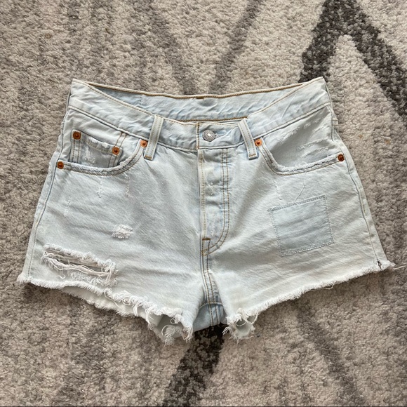Levis Denim Shorts - Picture 2 of 4